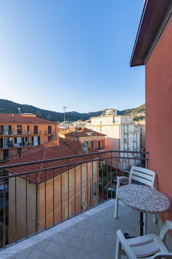 Hotel Danio Lungomare Alassio Kültér fotó