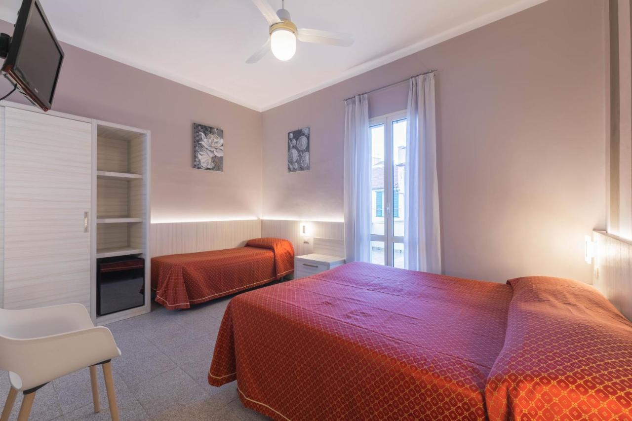 Hotel Danio Lungomare Alassio Kültér fotó