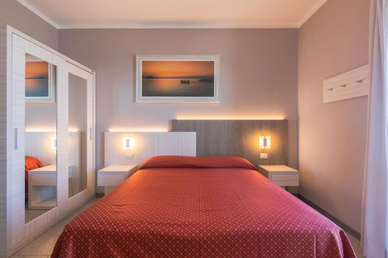 Hotel Danio Lungomare Alassio Kültér fotó