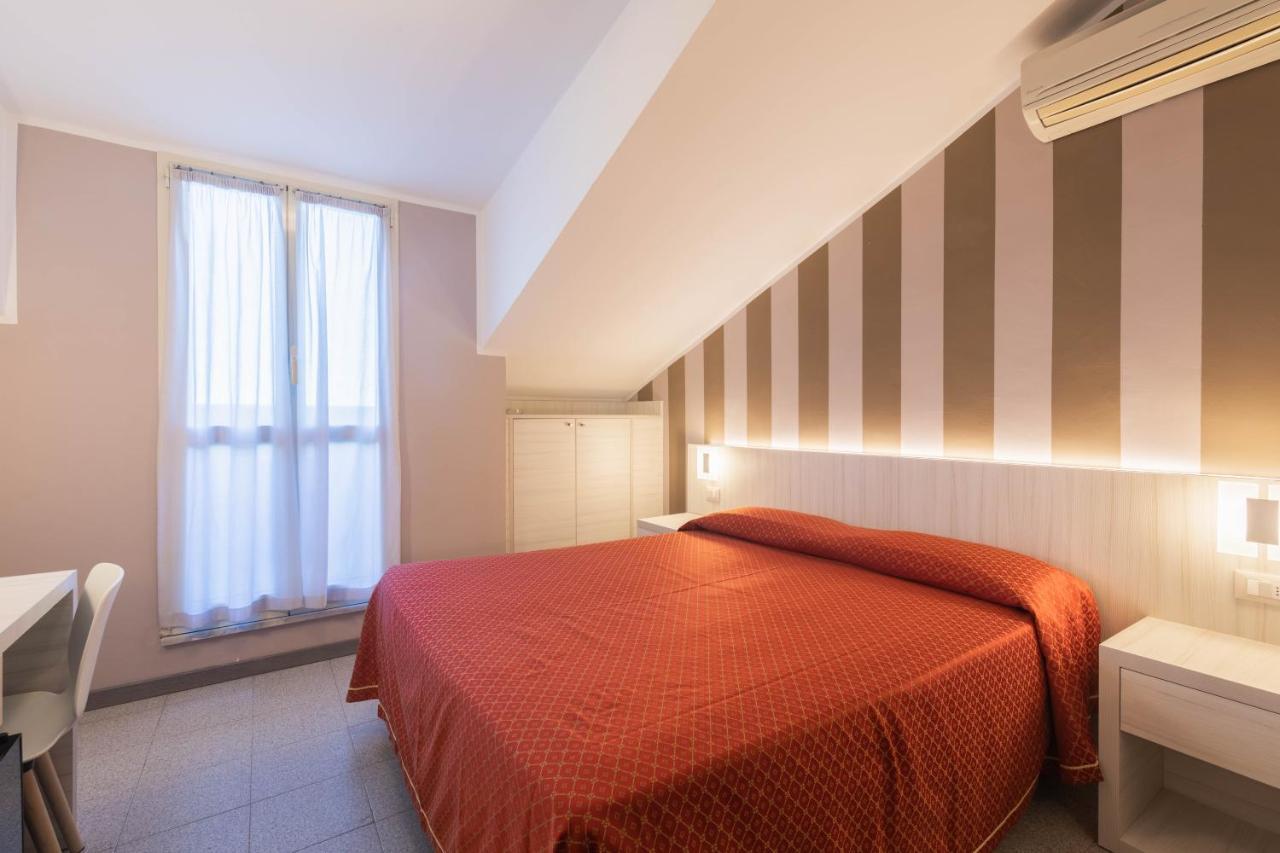 Hotel Danio Lungomare Alassio Kültér fotó