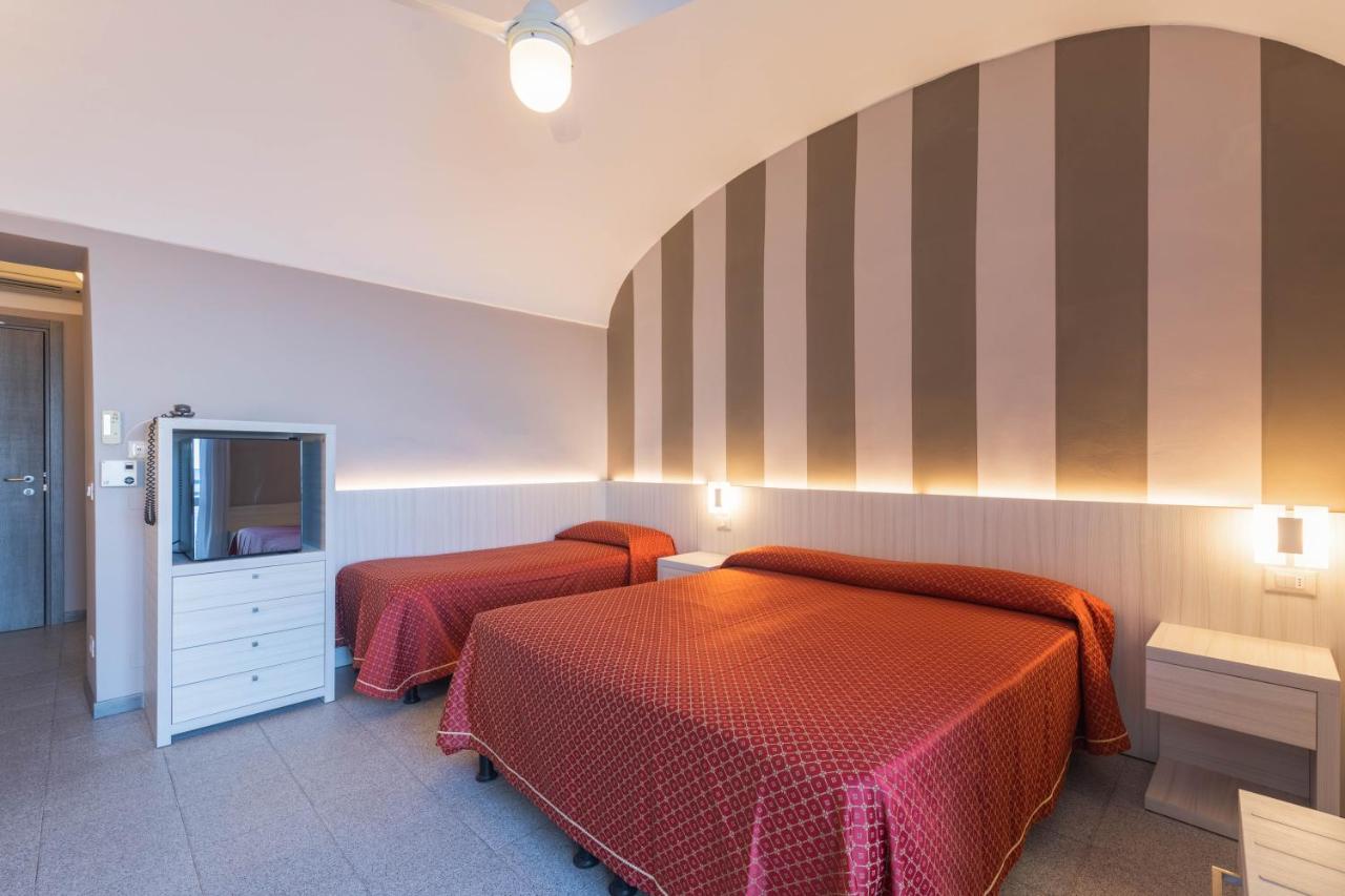 Hotel Danio Lungomare Alassio Kültér fotó