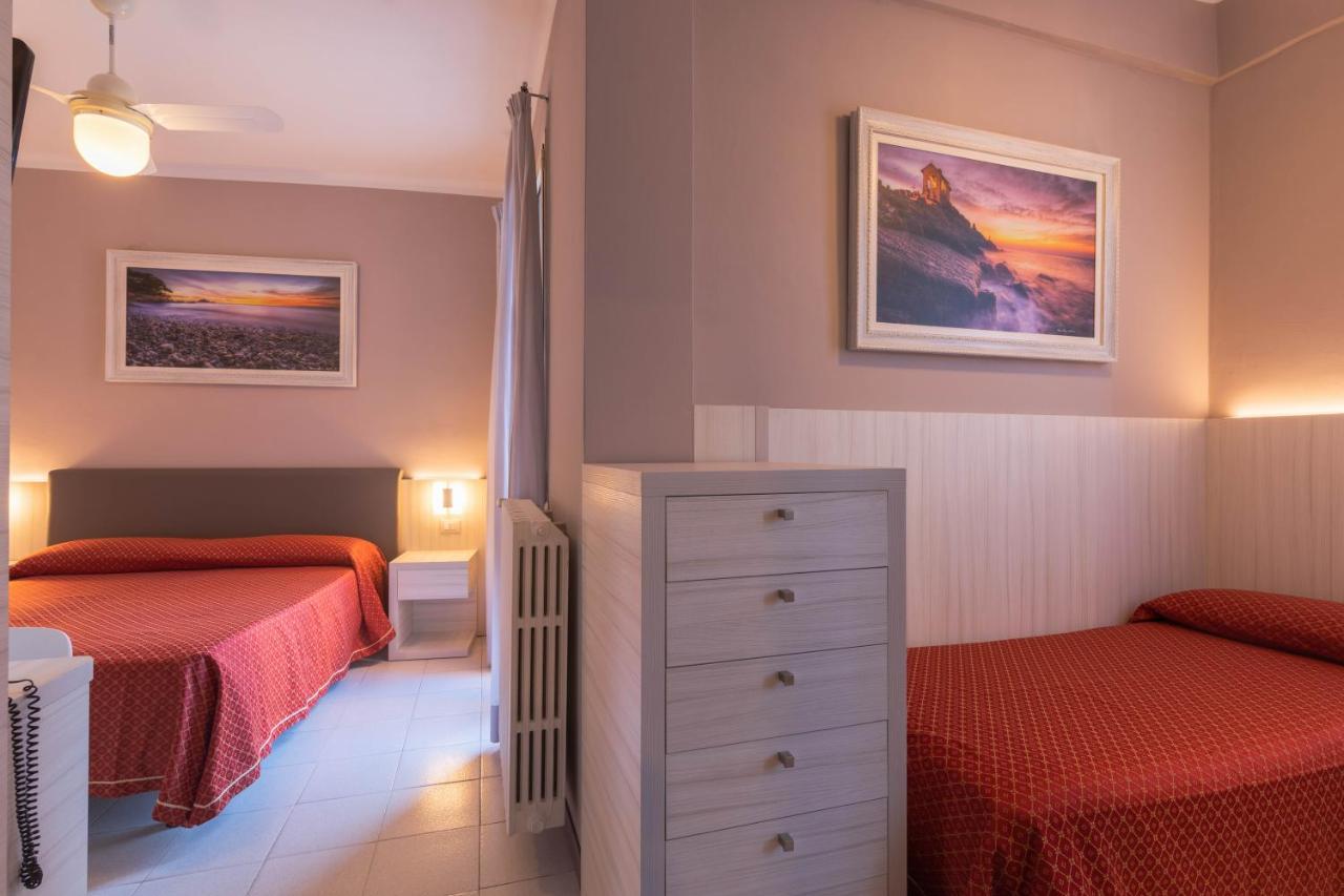 Hotel Danio Lungomare Alassio Kültér fotó