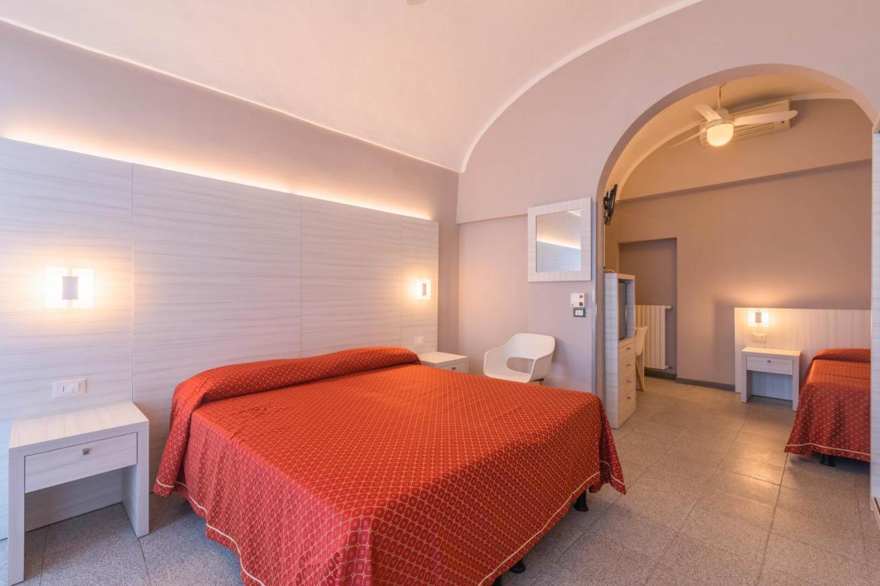 Hotel Danio Lungomare Alassio Kültér fotó