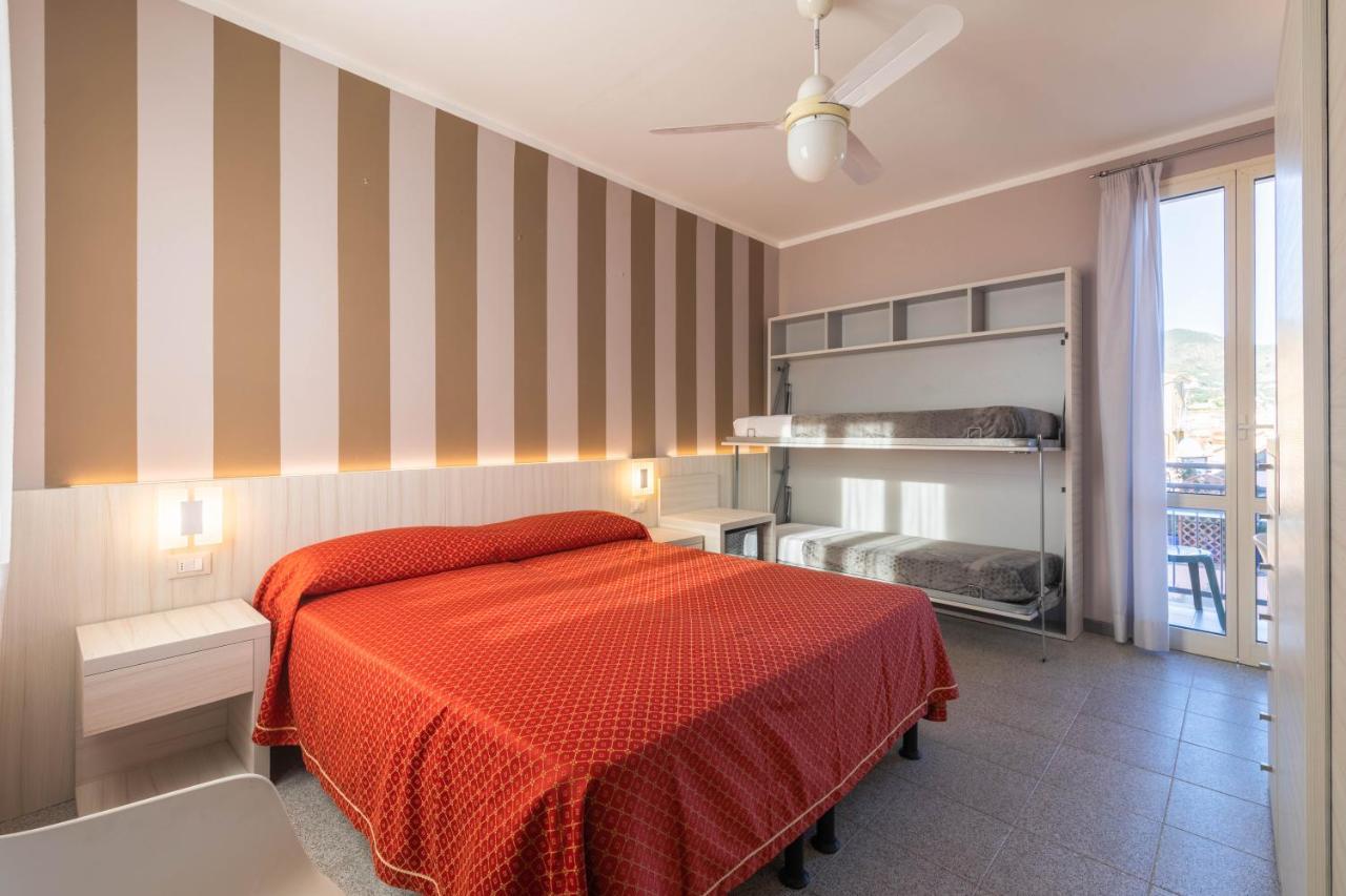 Hotel Danio Lungomare Alassio Kültér fotó