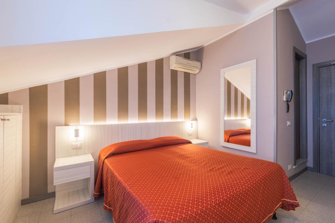 Hotel Danio Lungomare Alassio Kültér fotó