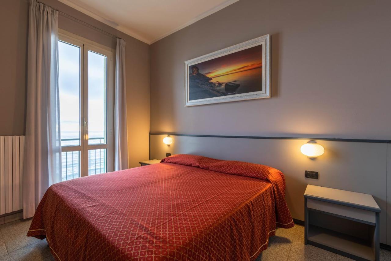 Hotel Danio Lungomare Alassio Kültér fotó