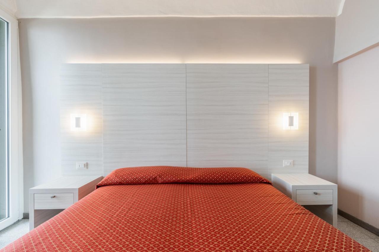 Hotel Danio Lungomare Alassio Kültér fotó