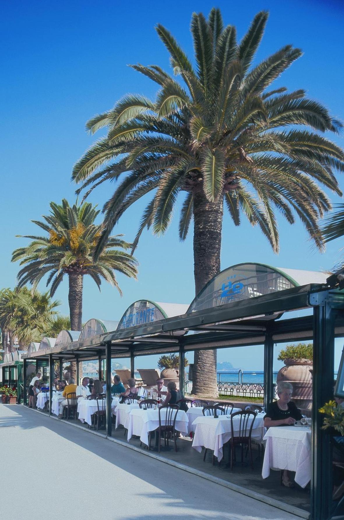 Hotel Danio Lungomare Alassio Kültér fotó