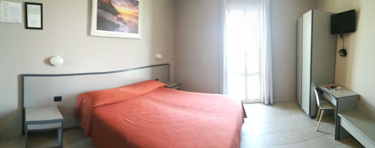 Hotel Danio Lungomare Alassio Kültér fotó